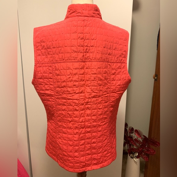 Lightweight Quilted Vest - Picture 5 of 9